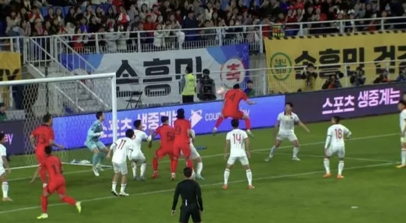 意大利队在关键时刻挺身而出，巩固领先位置的简单介绍