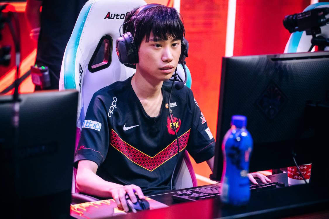  Doinb迎来十五赛季高光表现，快船球迷沸腾！