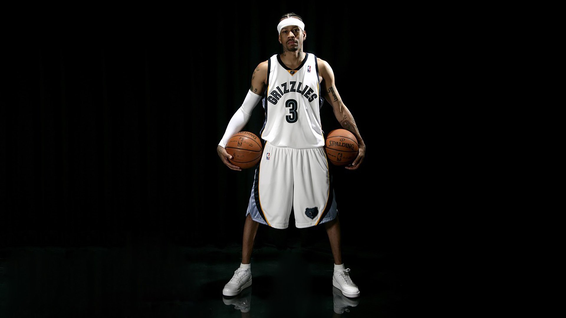 C罗焦点对战，詹姆斯与80激战IG分钟，战术调整胜负难料！赛场气氛高涨